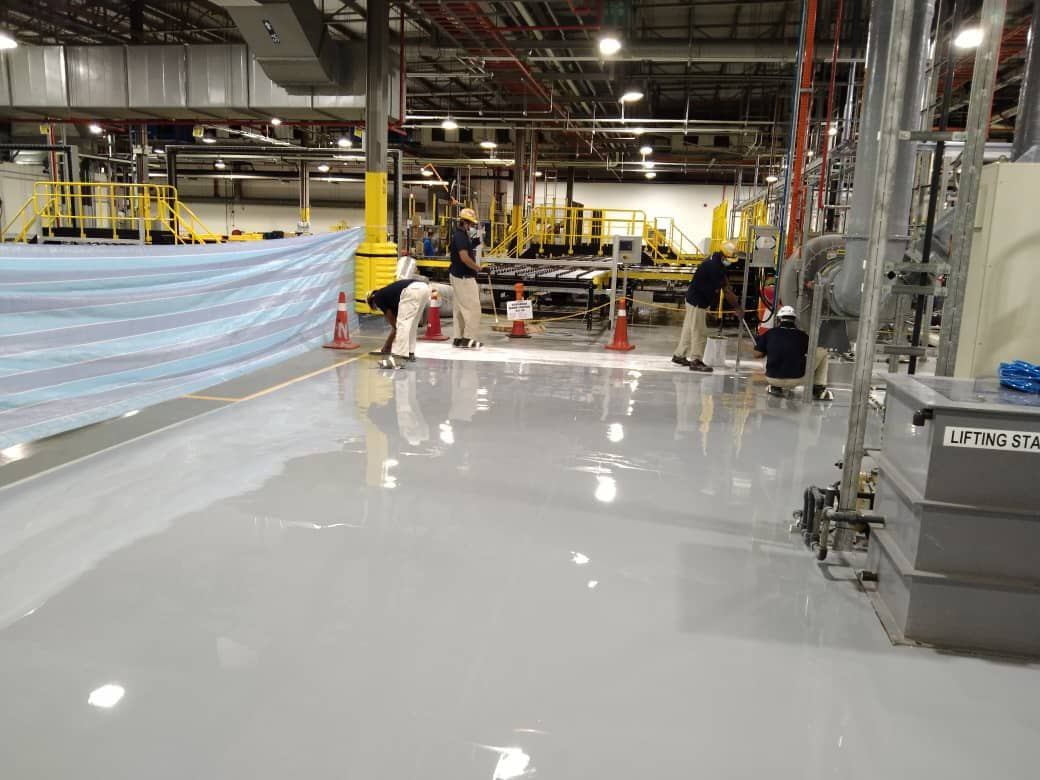 Pouring light grey self-levelling epoxy: self-levelling epoxy, light grey