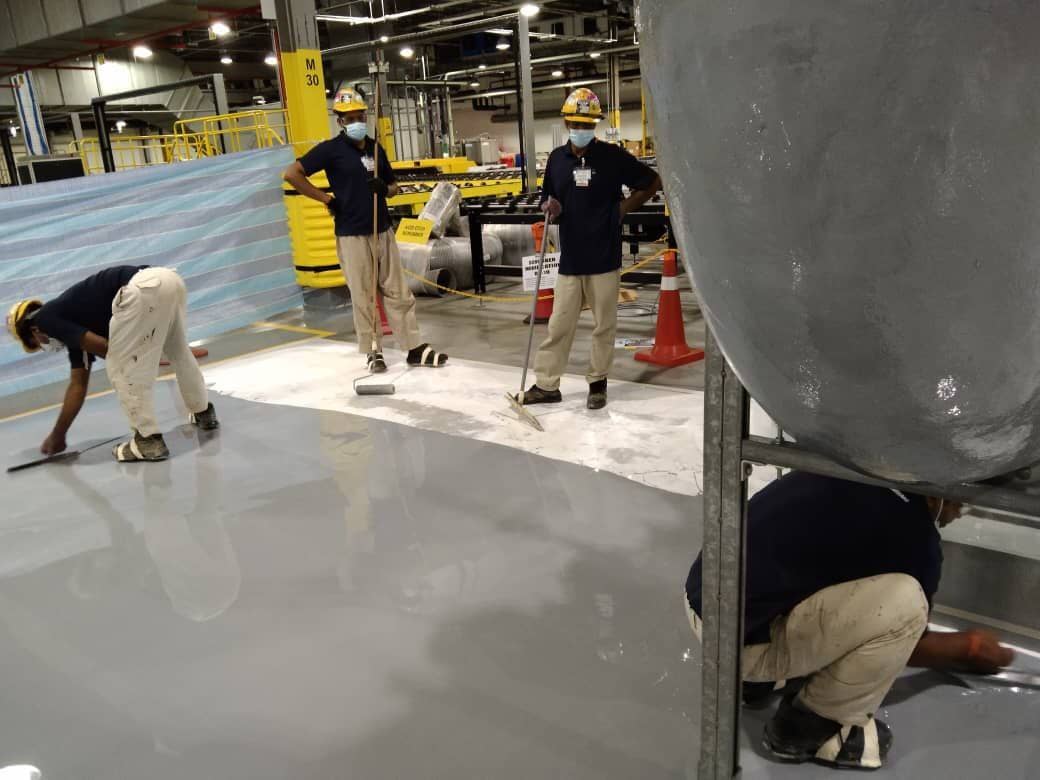 Spreading grey epoxy with squeegee: self-levelling epoxy, grey